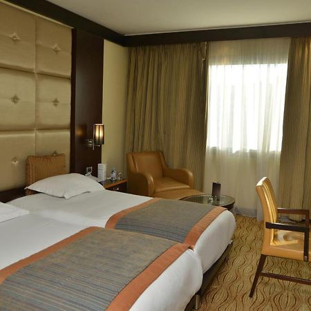 Hotel Farah Καζαμπλάνκα Εξωτερικό φωτογραφία A room at the hotel