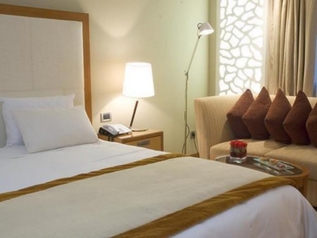 Hotel Farah Καζαμπλάνκα Εξωτερικό φωτογραφία A room at the hotel