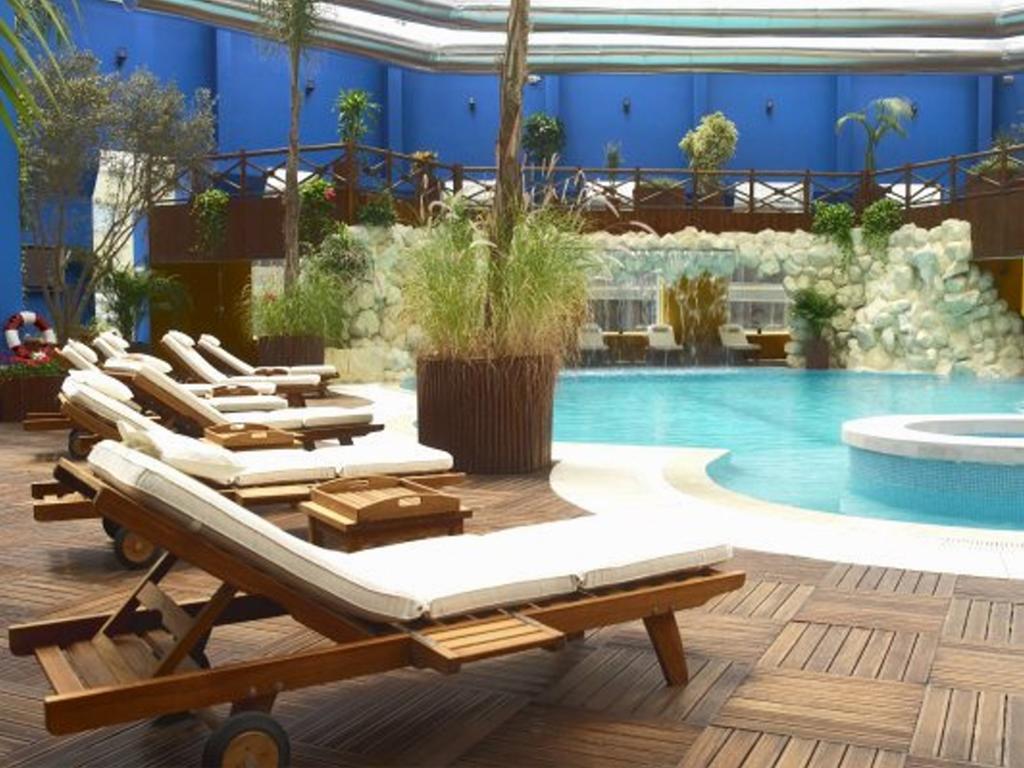 Hotel Farah Καζαμπλάνκα Εξωτερικό φωτογραφία The pool at the hotel