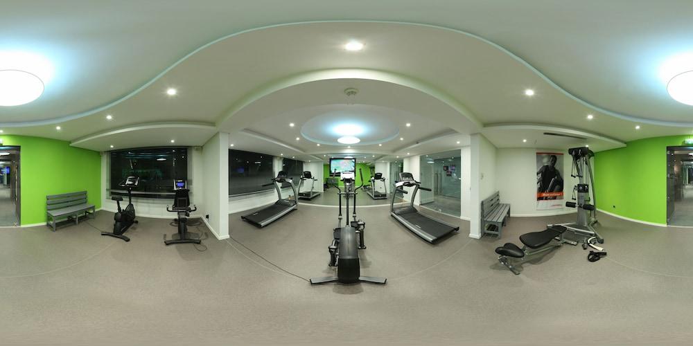 Hotel Farah Καζαμπλάνκα Εξωτερικό φωτογραφία The gym at the hotel
