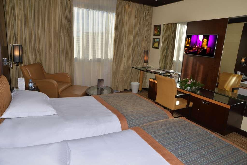 Hotel Farah Καζαμπλάνκα Δωμάτιο φωτογραφία A room at the hotel