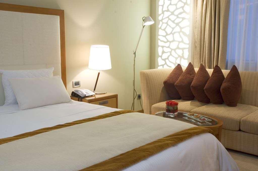 Hotel Farah Καζαμπλάνκα Δωμάτιο φωτογραφία A room at the hotel