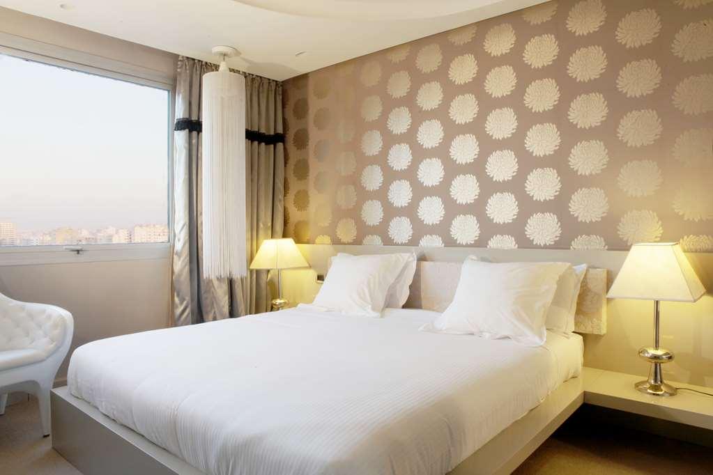 Hotel Farah Καζαμπλάνκα Δωμάτιο φωτογραφία A bedroom at the hotel