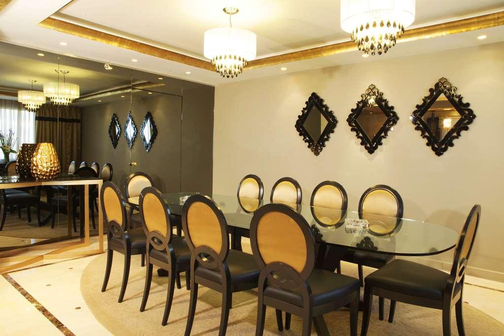 Hotel Farah Καζαμπλάνκα Δωμάτιο φωτογραφία A dining room
