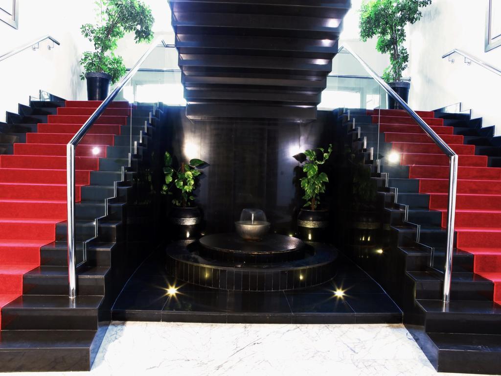 Hotel Farah Καζαμπλάνκα Εξωτερικό φωτογραφία The staircase at the entrance of the hotel