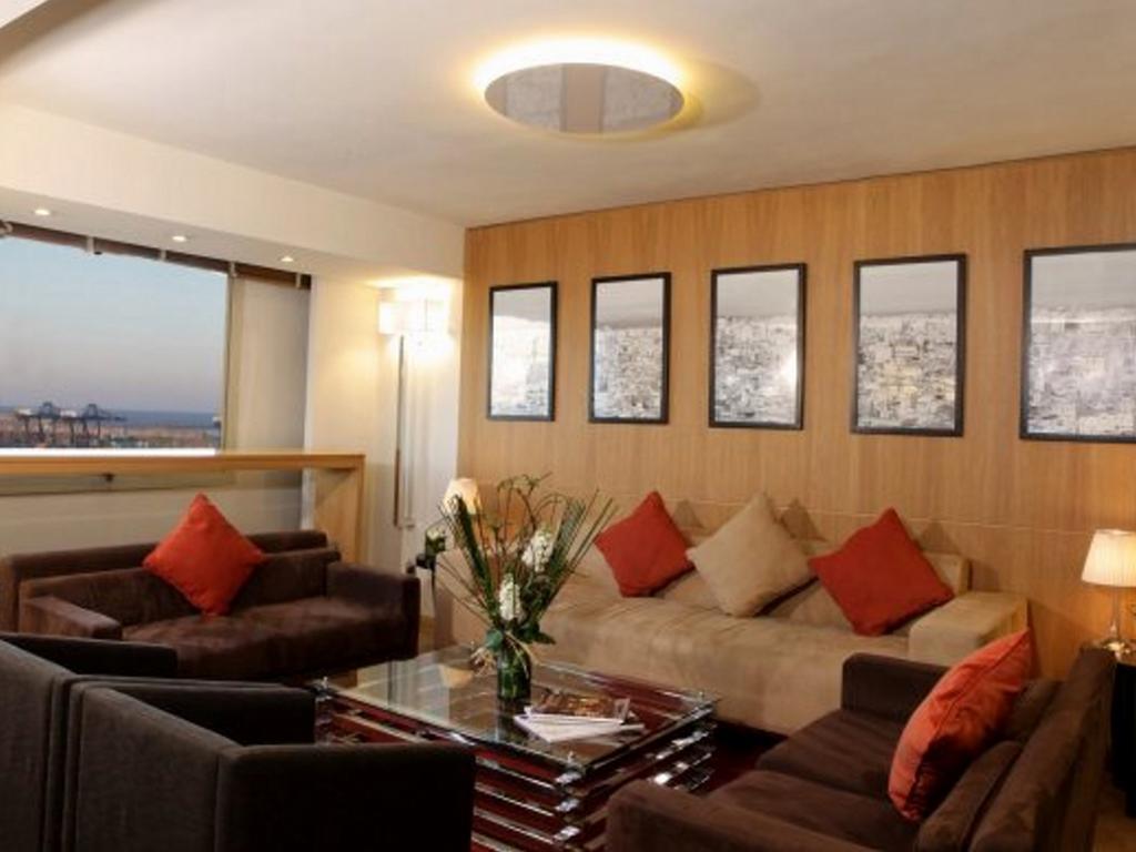 Hotel Farah Καζαμπλάνκα Εξωτερικό φωτογραφία The lounge at the airport